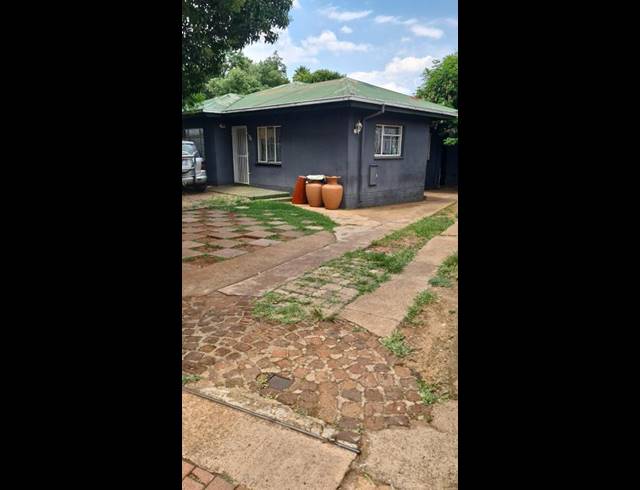 4 BEDROOM HOUSE FOR SALE IN SOPHIATOWN
